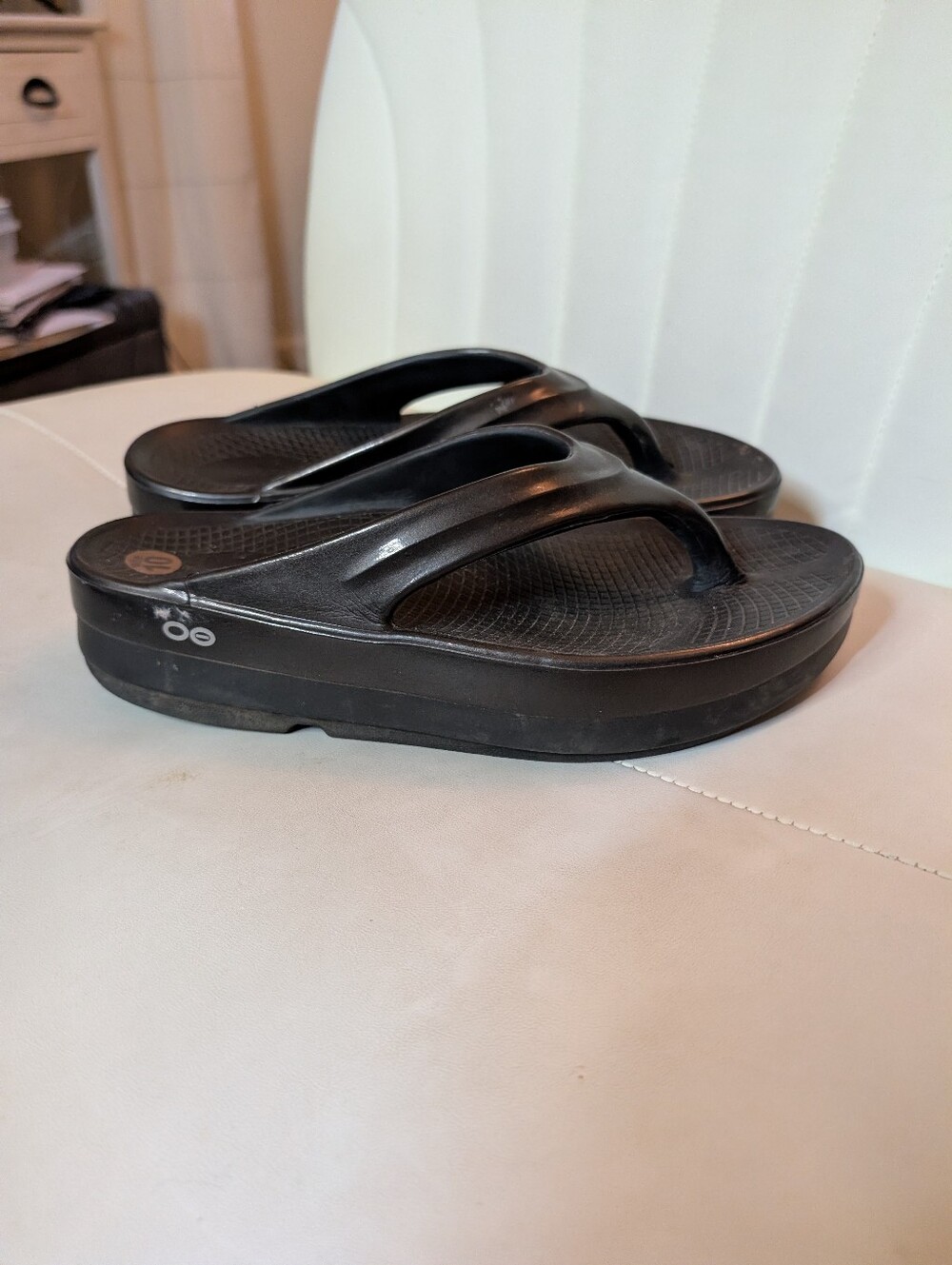 OOFOS OOlala Luxe Sandal Black Women’s Size 10
